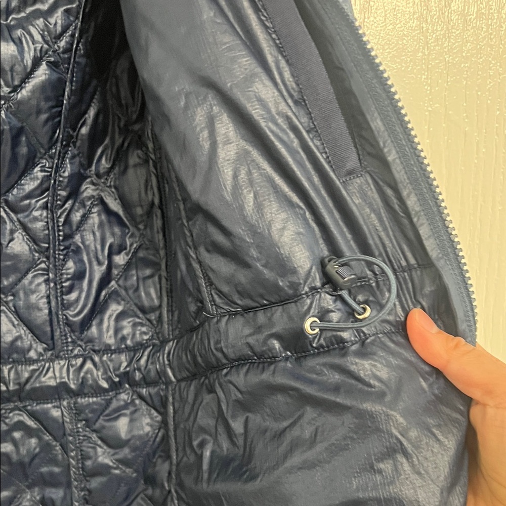 The North Face Women's Navy Quilted Ski Jacket - Picture 4 of 6